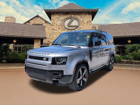 Used 2024 Land Rover Defender 130 X-Dynamic SE image 4