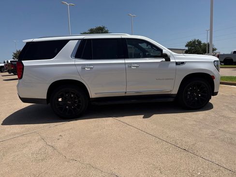 Used 2023 GMC Yukon SLT w/ SLT Premium Package AWD/4WD image 8