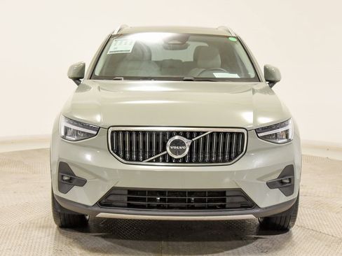 Used 2024 Volvo XC40 B5 Plus image 10