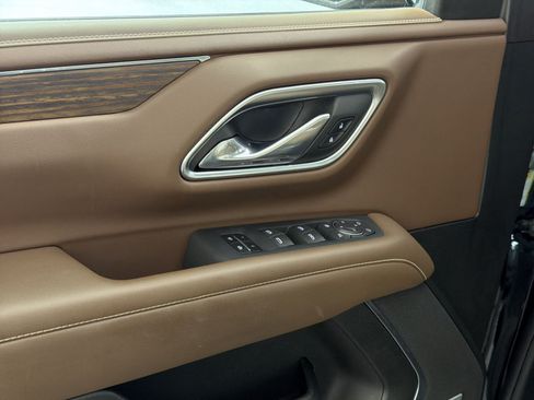 Used 2023 Chevrolet Tahoe High Country AWD/4WD image 15