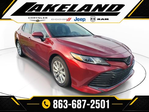 Used 2018 Toyota Camry LE w/ Convenience Package FWD image 1