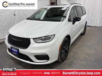 Certified 2024 Chrysler Pacifica Limited w/ Uconnect Theater Family Group