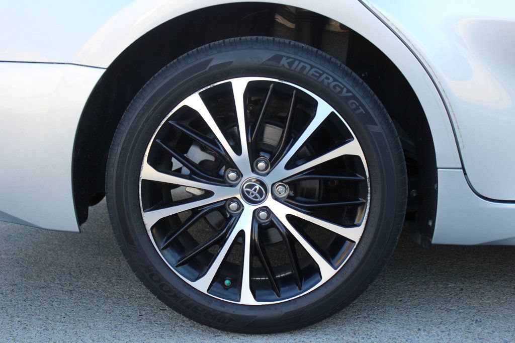 Used 2019 Toyota Camry SE w/ Convenience Package FWD image 29