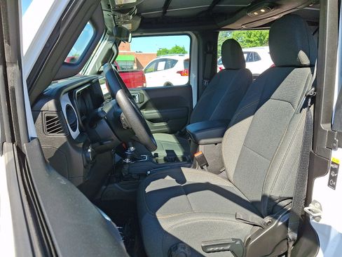 Used 2025 Jeep Wrangler Sport AWD/4WD image 13
