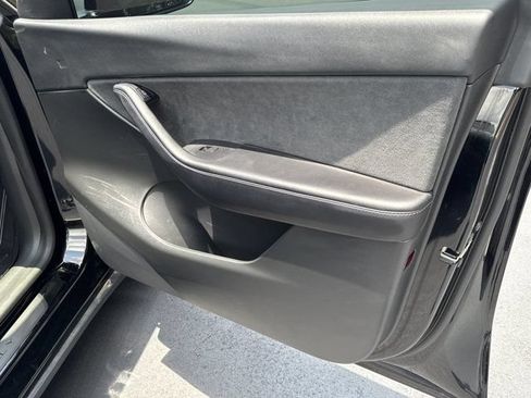 Used 2022 Tesla Model Y Performance AWD/4WD image 16