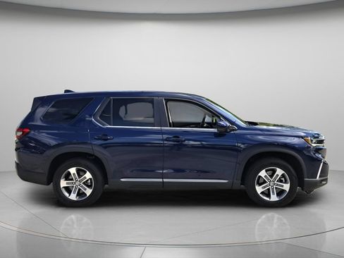 Used 2025 Honda Pilot EX-L image 3