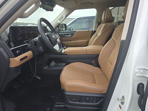 Used 2025 INFINITI QX80 Sensory image 4
