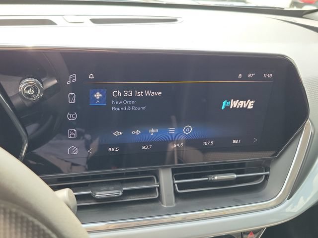 Used 2025 Chevrolet Trax LT FWD image 24