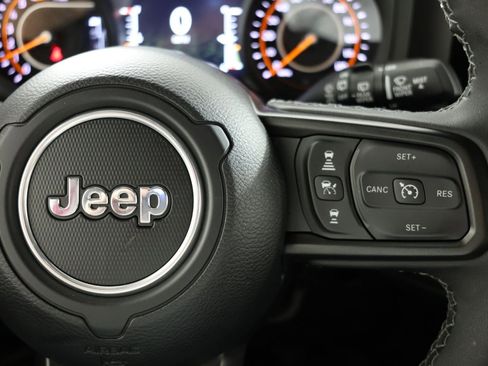 Used 2025 Jeep Wrangler Unlimited Rubicon AWD/4WD image 29