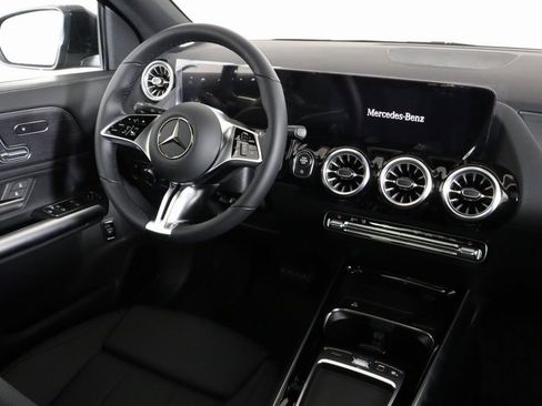 New 2025 Mercedes-Benz GLA 250 4MATIC image 3
