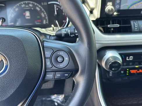 Used 2019 Toyota RAV4 Limited image 11