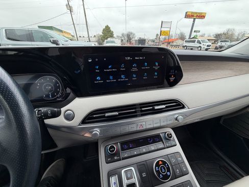 Used 2022 Hyundai Palisade Calligraphy image 11