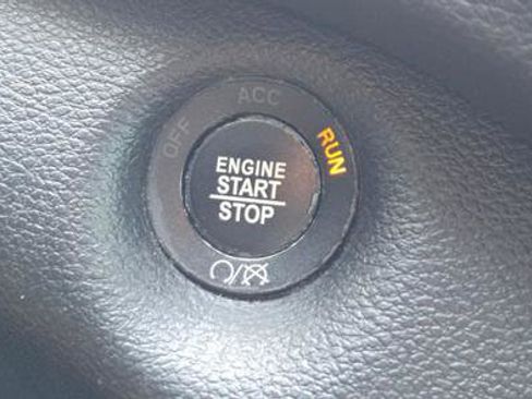 Used 2019 Jeep Cherokee Latitude Plus FWD image 33