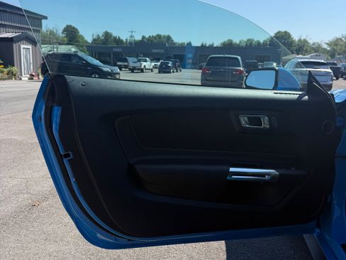 Used 2022 Ford Mustang Coupe RWD image 5
