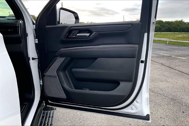 Used 2025 GMC Yukon AT4 Ultimate AWD/4WD image 29