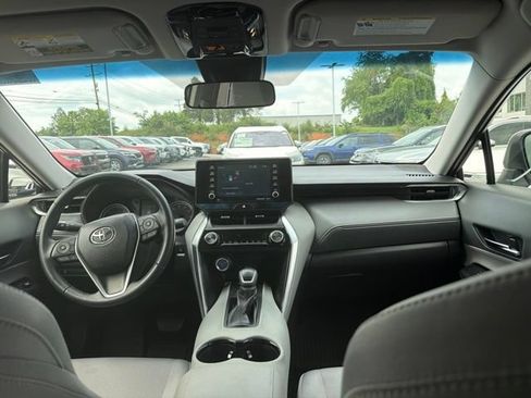 Used 2022 Toyota Venza LE AWD/4WD image 16