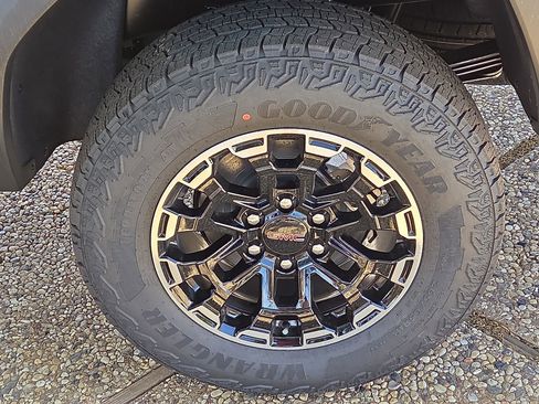 New 2026 GMC Canyon AT4 w/ AT4 Premium Package AWD/4WD image 6