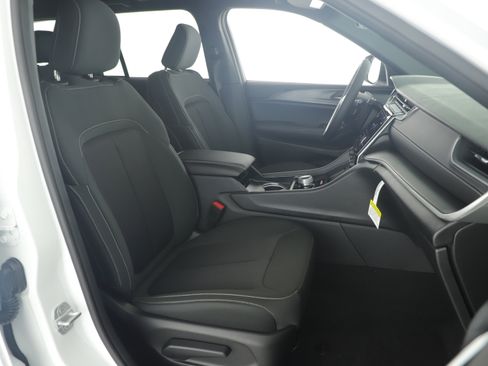 New 2025 Jeep Grand Cherokee Laredo w/ MOPAR Finishing Package image 20