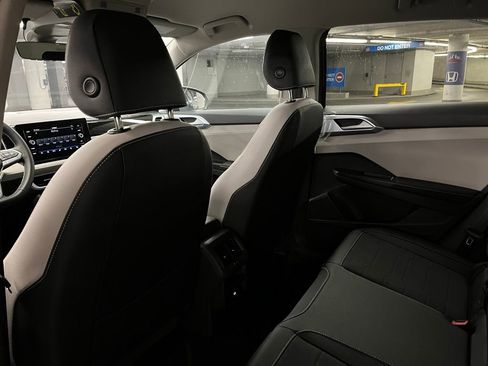 New 2025 Volkswagen Taos SE image 21