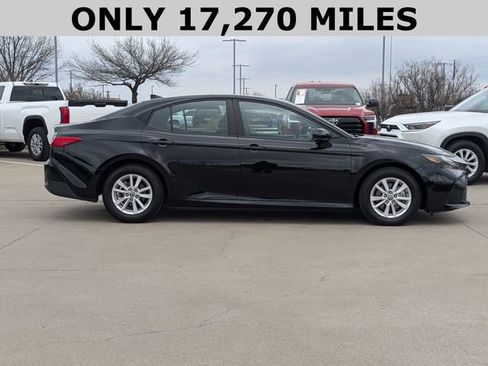 Used 2025 Toyota Camry LE image 4
