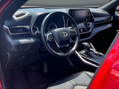 Used 2021 Toyota Highlander XSE FWD image 17