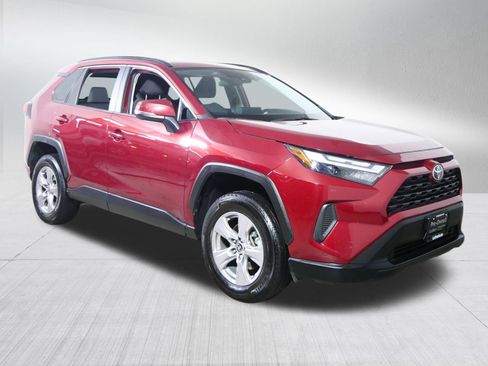 Used 2022 Toyota RAV4 XLE image 1