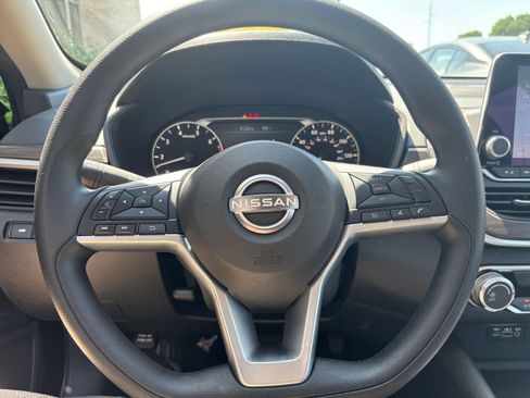 Used 2025 Nissan Altima 2.5 SV FWD image 28
