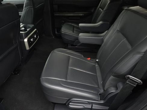 Used 2024 Ford Expedition XLT RWD image 28