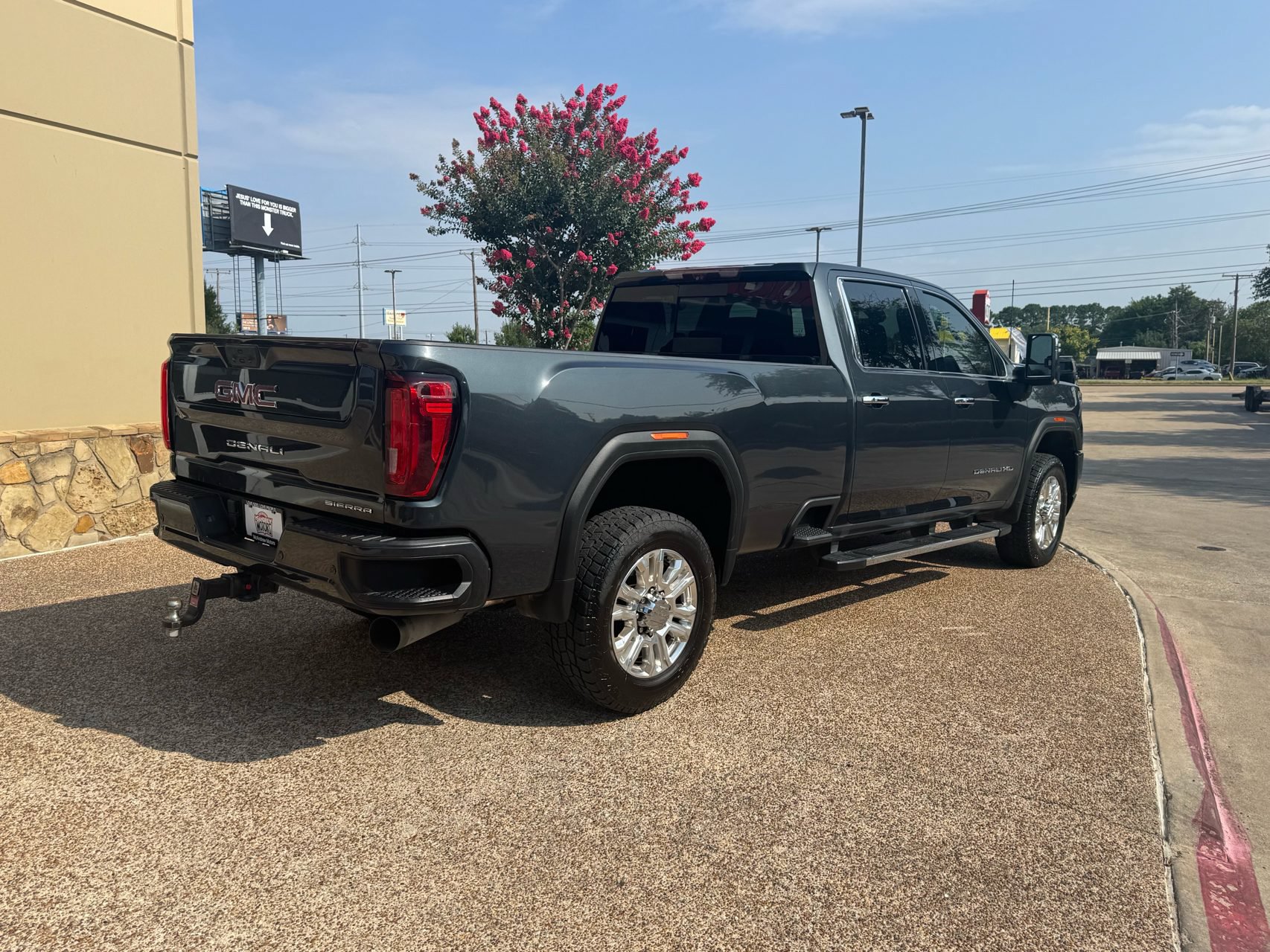 Used 2022 GMC Sierra 3500 Denali w/ Denali Ultimate Package AWD/4WD image 8