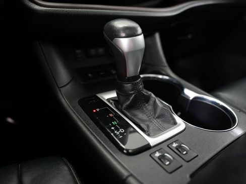 Used 2018 Toyota Highlander XLE image 29