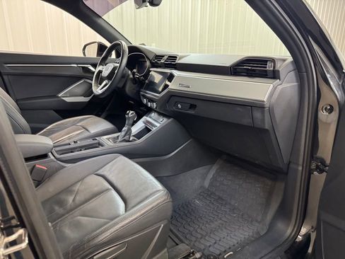 Used 2020 Audi Q3 2.0T Premium w/ Convenience Package image 28