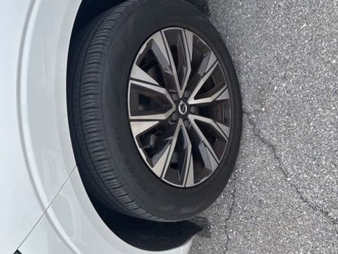 Certified 2023 Volvo XC60 B5 Plus w/ Climate Package image 20