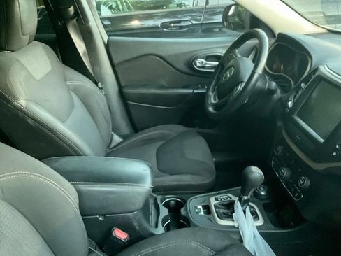 Used 2015 Jeep Cherokee Latitude w/ Comfort/Convenience Group AWD/4WD image 4