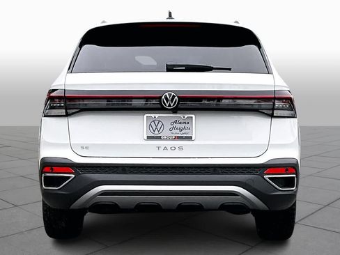 New 2026 Volkswagen Taos SE FWD image 4