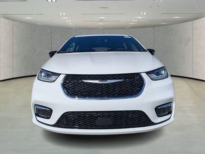 New 2026 Chrysler Pacifica Select