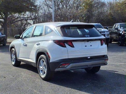 Certified 2025 Hyundai Tucson SE image 3
