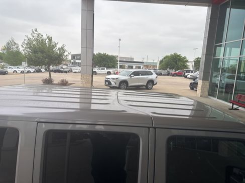 Used 2016 Jeep Wrangler Unlimited Rubicon image 8