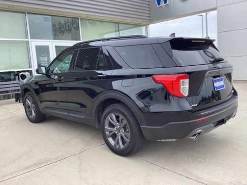 Used 2023 Ford Explorer XLT w/ Equipment Group 202A AWD/4WD image 4