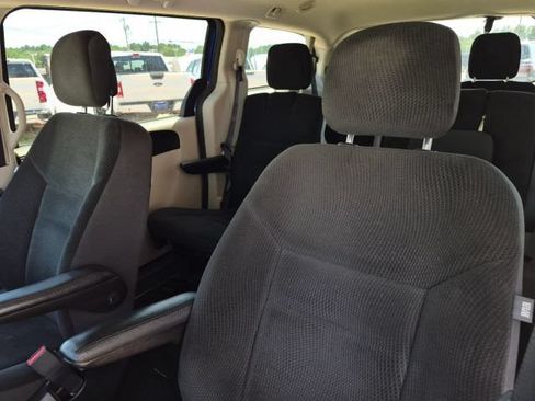 Used 2019 Dodge Grand Caravan SE w/ UConnect Hands-Free Group FWD image 9