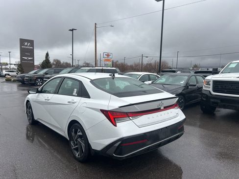 Used 2025 Hyundai Elantra SEL image 7