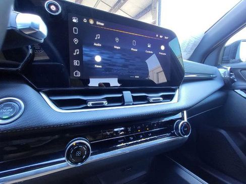 Used 2025 Chevrolet Equinox LT image 16