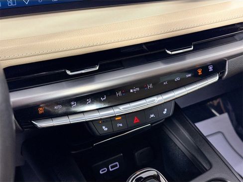 Used 2024 Cadillac XT4 Luxury image 16