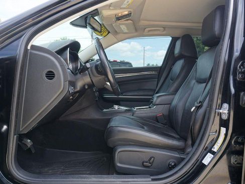 Used 2018 Chrysler 300 Limited AWD/4WD image 20