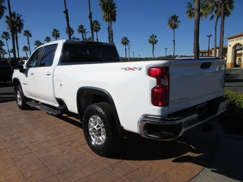 Used 2024 Chevrolet Silverado 2500 LT image 2