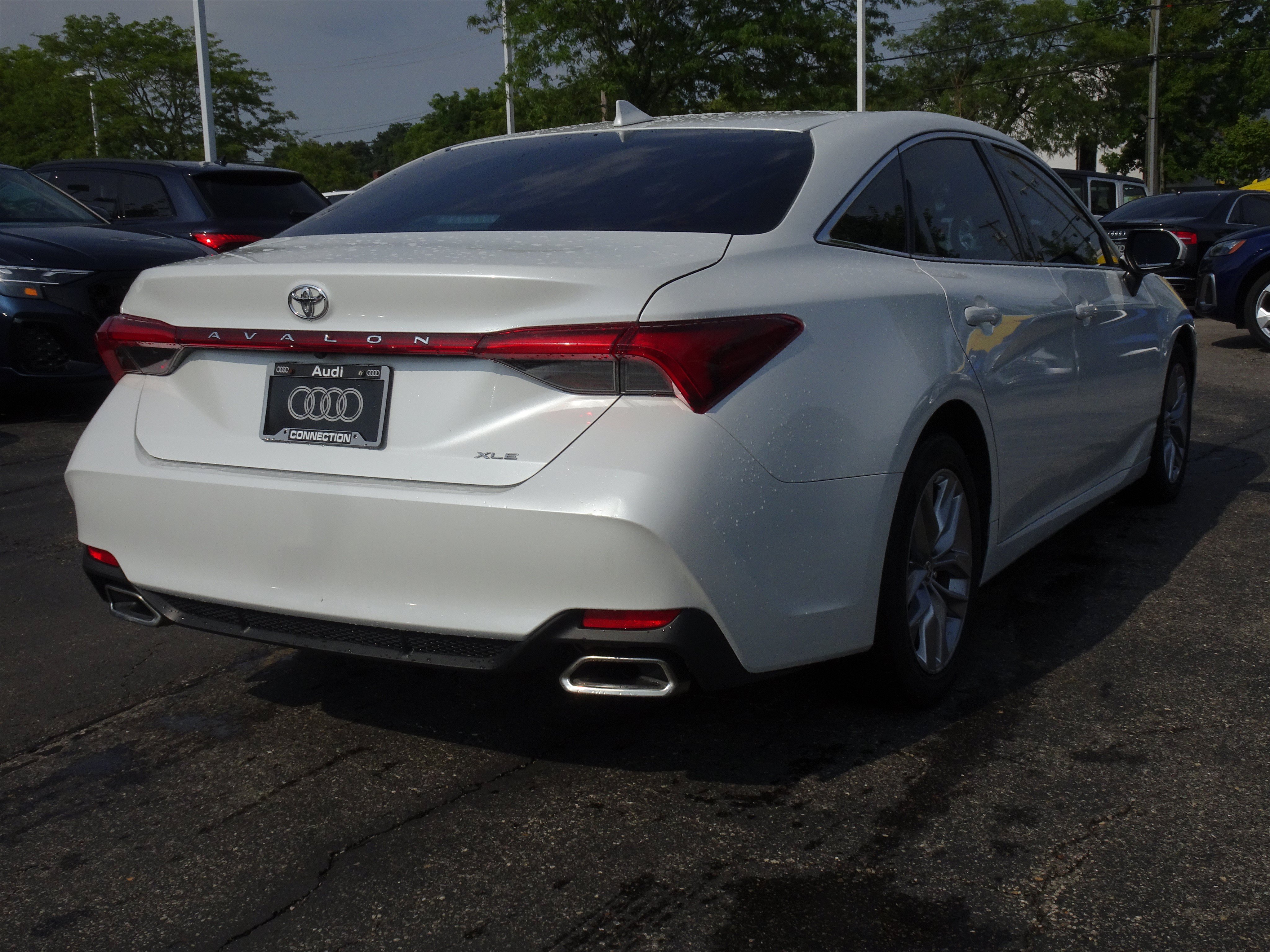 Used 2021 Toyota Avalon XLE w/ Moonroof Package FWD image 5
