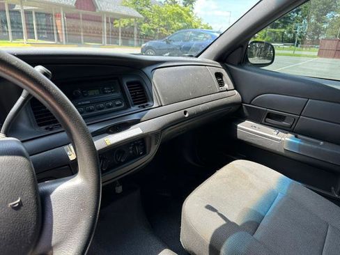 Used 2010 Ford Crown Victoria Police Interceptor image 9