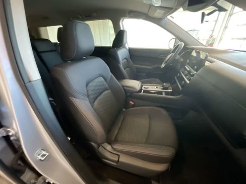 Used 2024 Nissan Pathfinder SV image 24