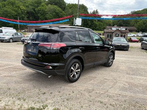 Used 2018 Toyota RAV4 XLE AWD/4WD image 13