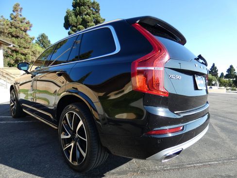 Used 2020 Volvo XC90 T6 Momentum image 12