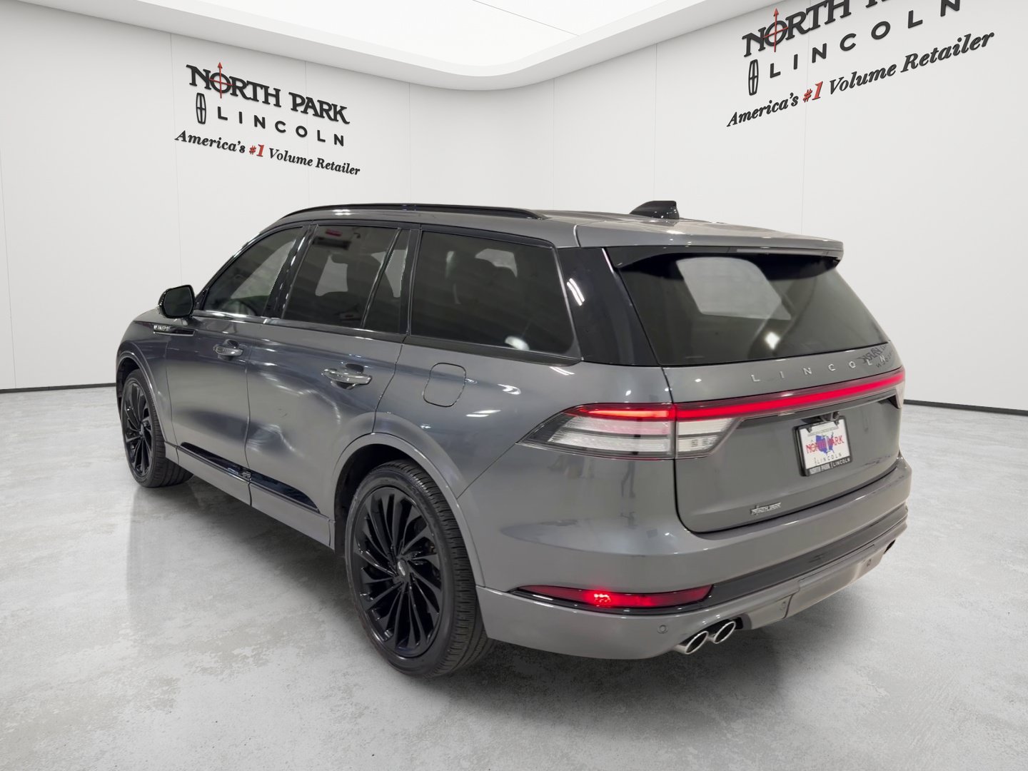 Used 2025 Lincoln Aviator Reserve w/ Jet Appearance Package RWD image 3